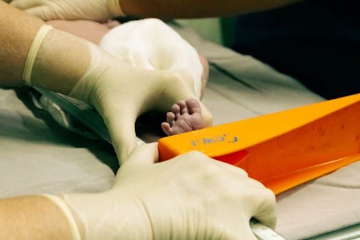 Médicos profesionales del Hospital CMQ Premiere atendiendo a pacientes