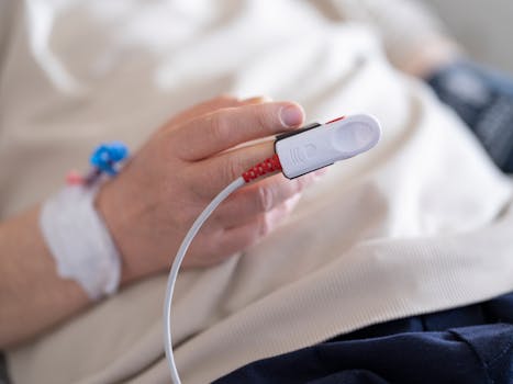 Médico atendiendo a un paciente en el Hospital en Villahermosa