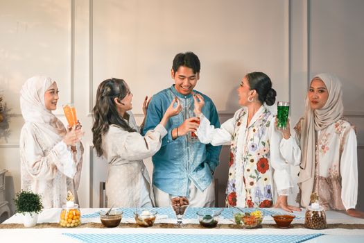 Nutricionista asesorando a paciente con Diabetes tipo 2