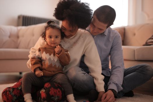 Familia feliz asegurada con un seguro de vida