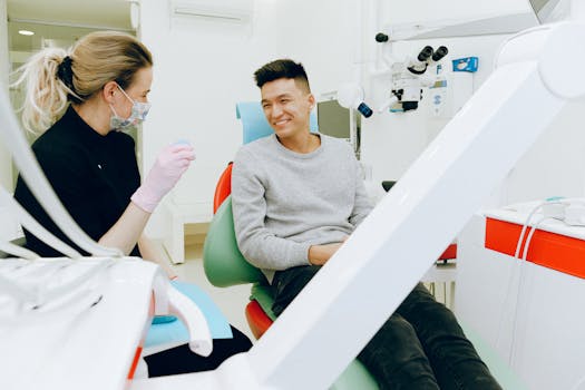 Consulta médica en clínica mexicana con tecnología de punta