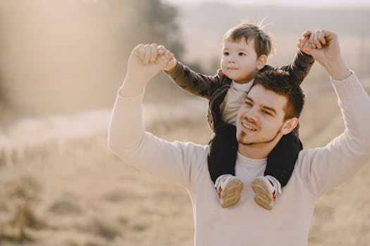 Familia planificando su futuro con un seguro de vida