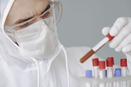 Consulta médica donde se aplica diagnóstico asistido por inteligencia artificial.