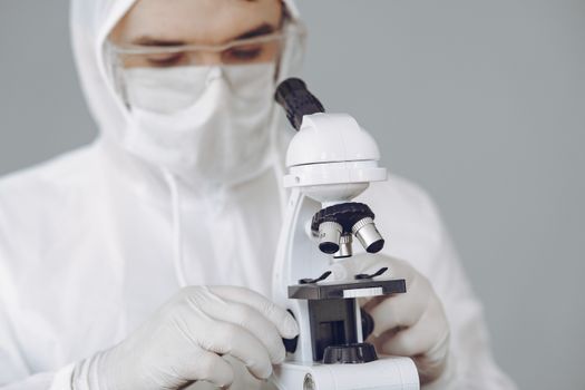 Investigadores trabajando en nuevas tecnologías de diagnóstico asistido.
