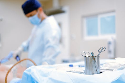 Recepción del Centro Médico Teknon con pacientes