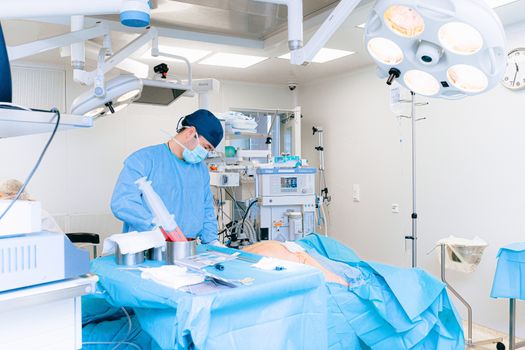 Área de emergencias bien equipada en Médica Sur, Ciudad de México
