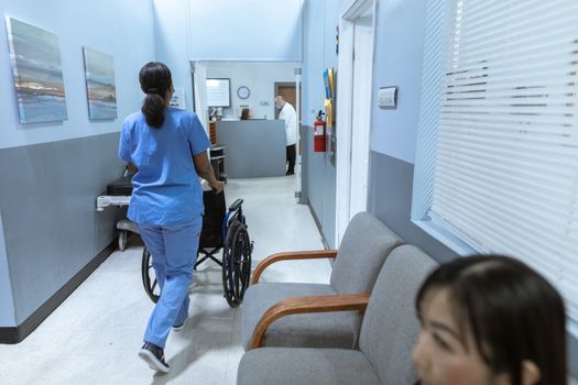 Pacientes recibiendo atención en una clínica de Ciudad de México