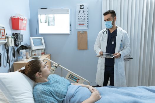 Sala de espera del Hospital General de México con pacientes