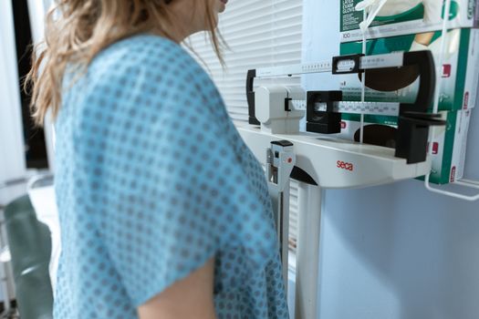 Médicos y enfermeras colaborando en Médica Sur, hospital destacado