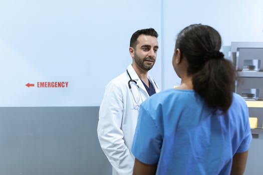 Personal médico del Mayo Clinic atendiendo a pacientes