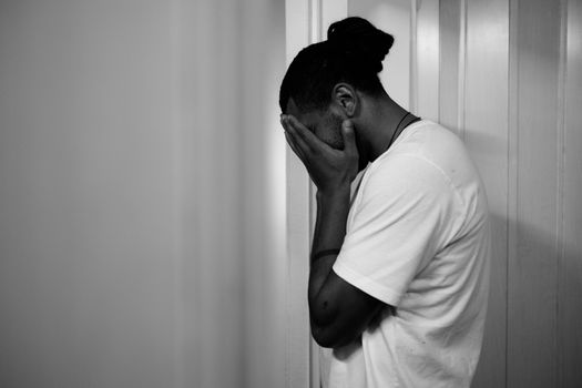 Lee más sobre el artículo Suicidio y pensamientos suicidas: Guía completa de diagnóstico y tratamiento