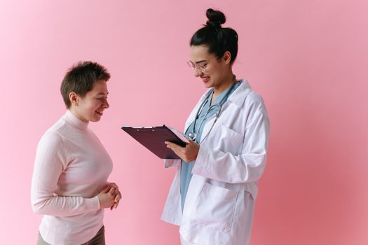 Proceso de consulta médica en hospital de turismo médico