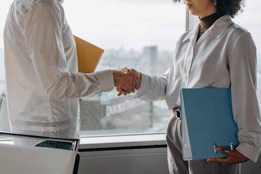 Propietarios consultando sobre seguros de vecinos