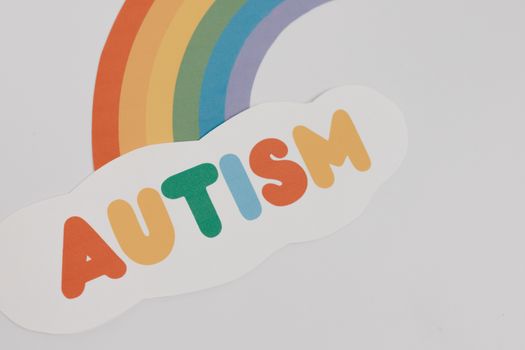 Familia en una sesión de apoyo sobre el trastorno del espectro autista