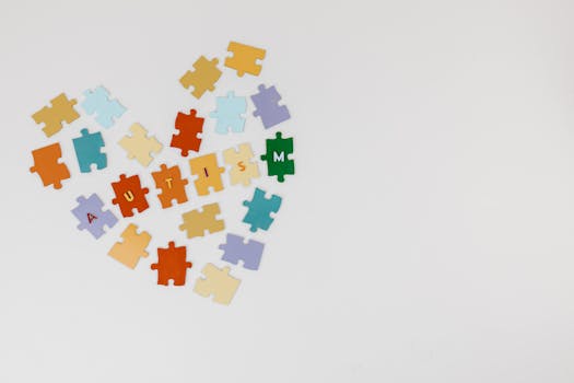 Profesional de la salud explicando el proceso de diagnóstico del trastorno del espectro autista