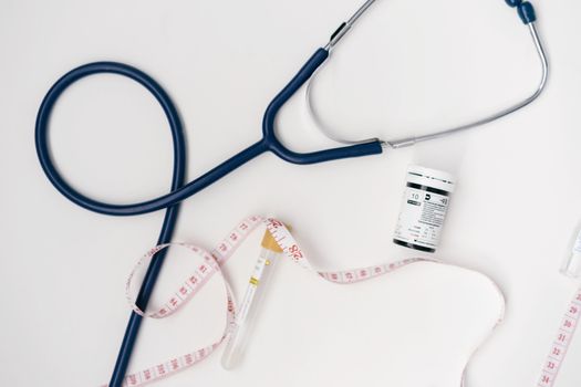 Pacientes recibiendo atención médica en una clínica mexicana