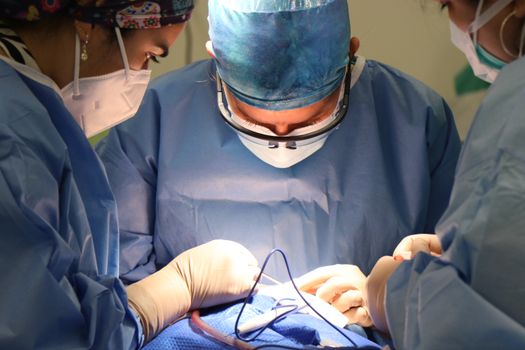 Equipo médico en acción en Hospital Piedras Negras