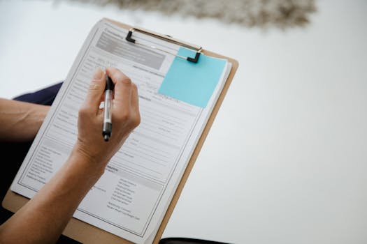 Usuario revisando pólizas en el Área de Cliente ZurichOne