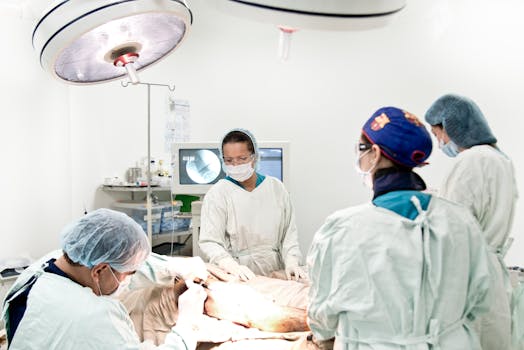 Familia recibiendo atención médica en una clínica mexicana