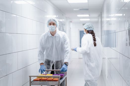 Personal de enfermería de Médica Sur brindando apoyo emocional a un paciente